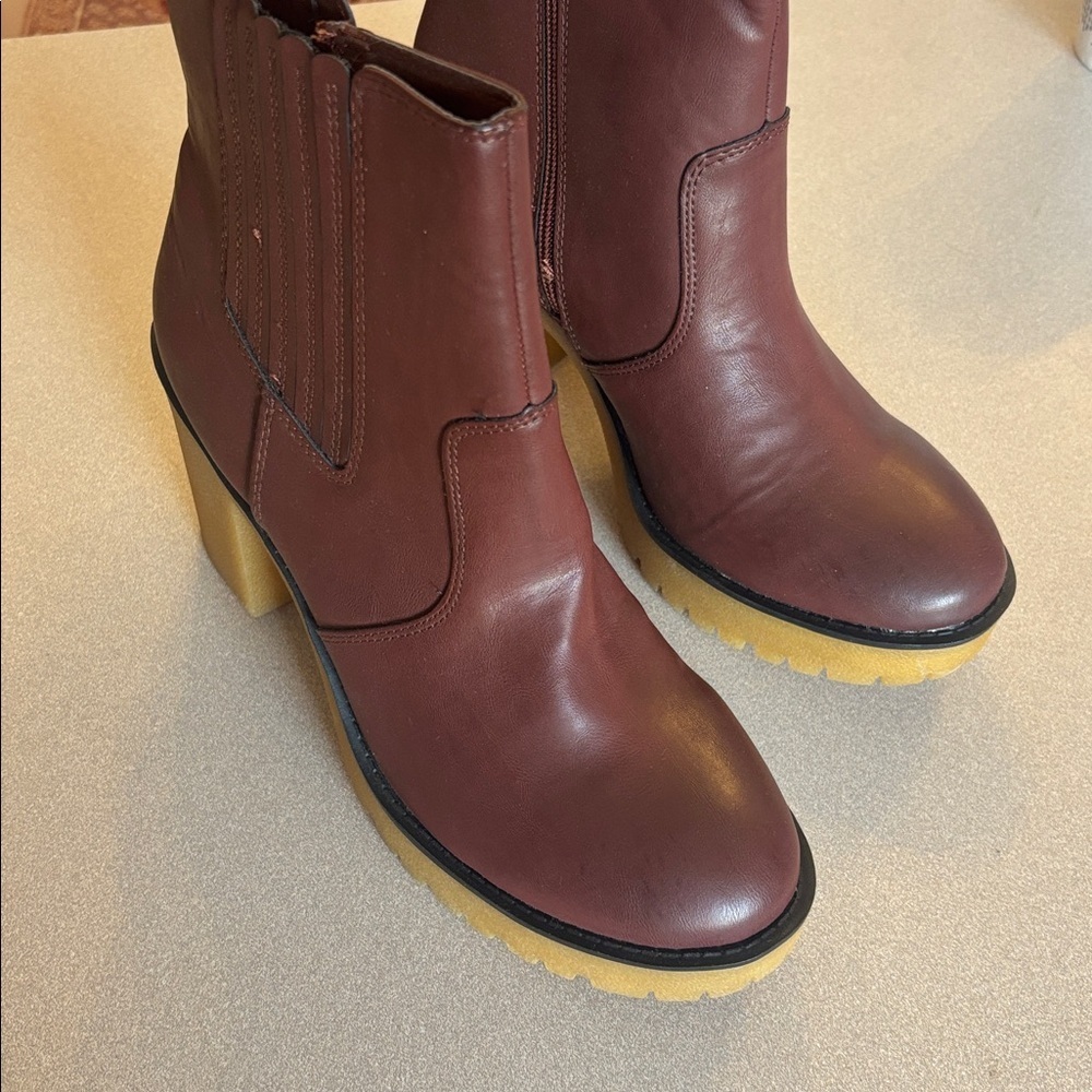 NWT Cognac Brown Retro Platform Chelsea Boots Rubber Sole - Picture 6 of 6